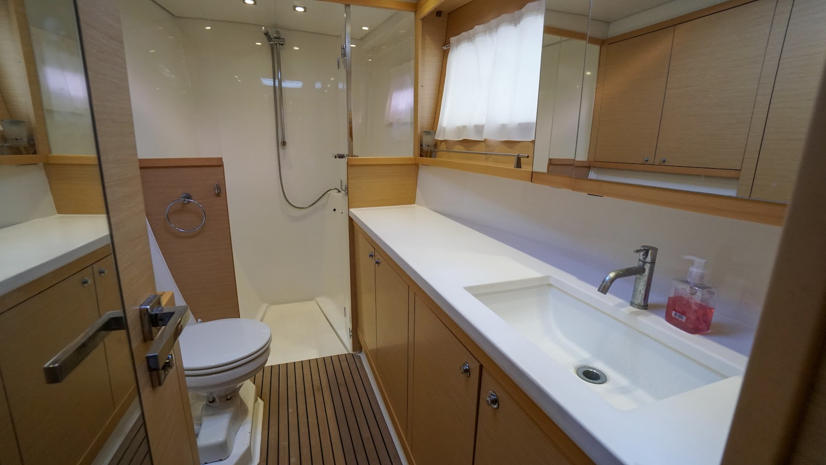 Catamarã Lagoon 450 - Amigos ao Vento Charter em Ubatuba - Foto 4